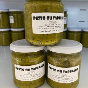 Pesto à l'ail des ours, au Parmesan et à la poudre d'amandes